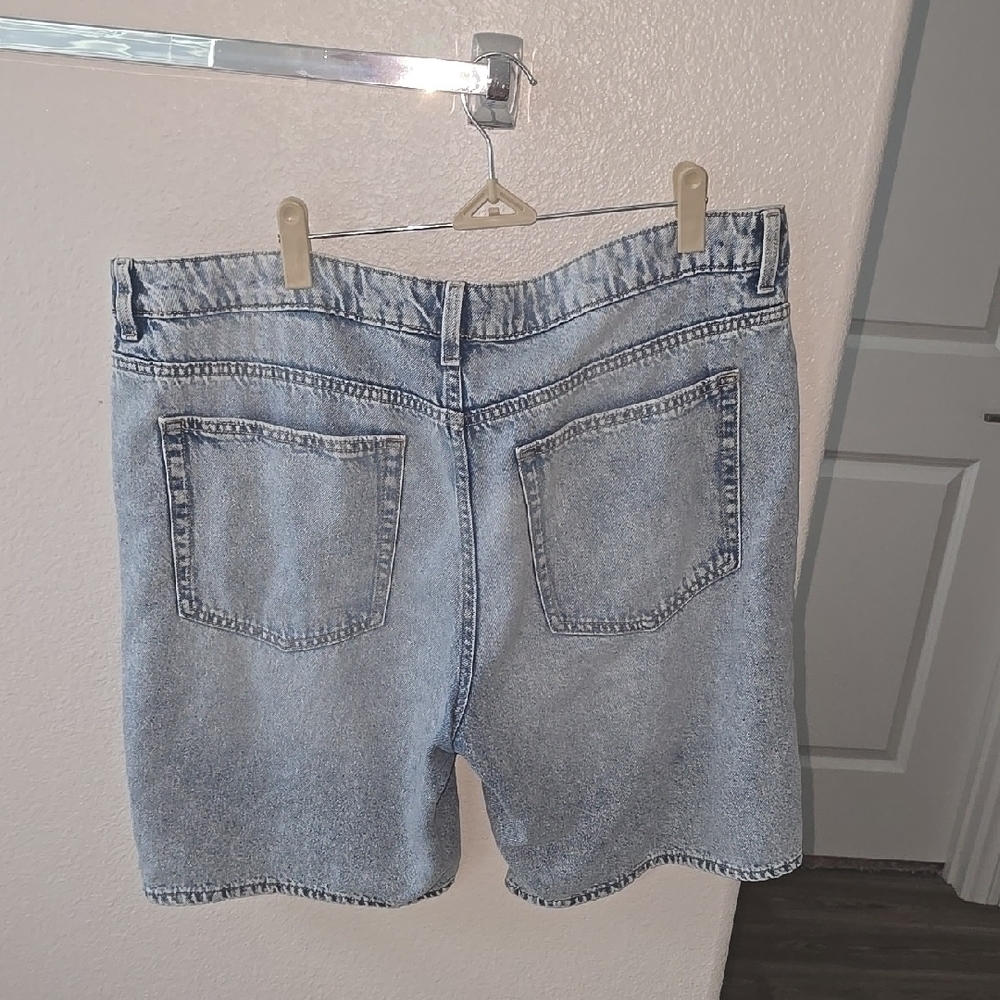H&M High Waisted Denim Shorts Size 14 - Picture 4 of 7